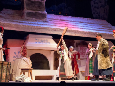 Сцена з вистави "Різдвяна ніч"