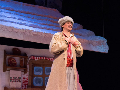 Сцена з вистави "Різдвяна ніч"