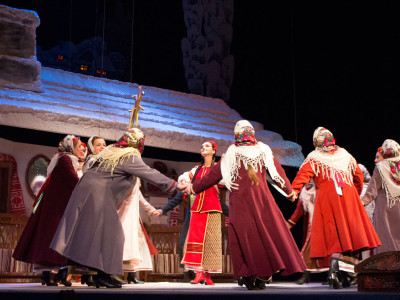 Сцена з вистави "Різдвяна ніч"