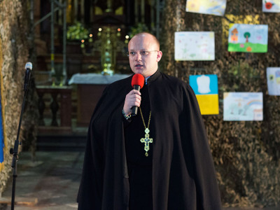 Настоятель храму святих апостолів Петра і Павла у Львові, військовий капелан, отець Степан Сус на святкому концерті під назвою “Різдвяний вечір по-волонтерськи!”