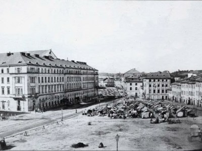 Торгові ятки на площі Краківській (Я.Осмомисла). Фото 1860-1870 рр.