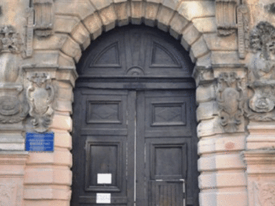 Фрагмент фасаду. Школа імені Міцкевича. Наші дні.