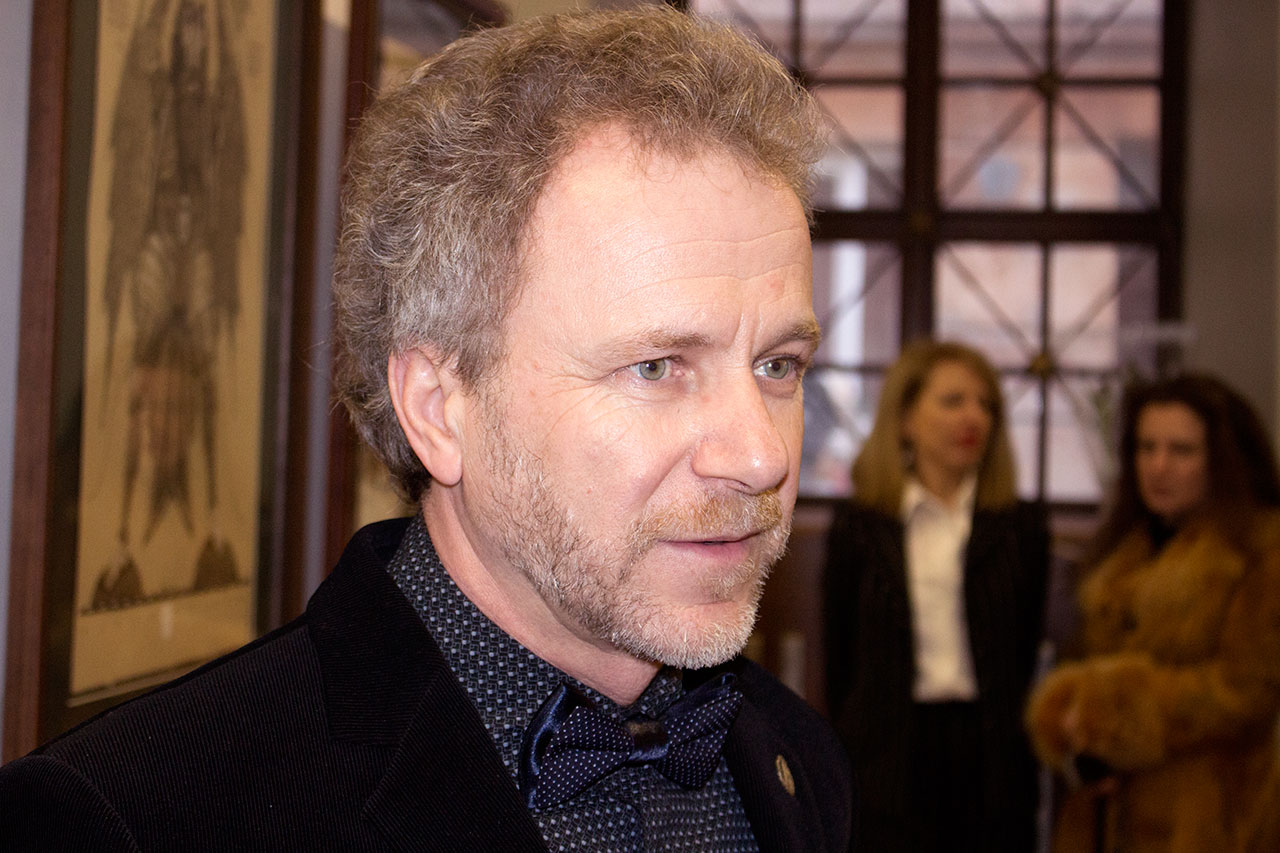 Олег Денисенко на відкритті своєї виставки "Рівновага"