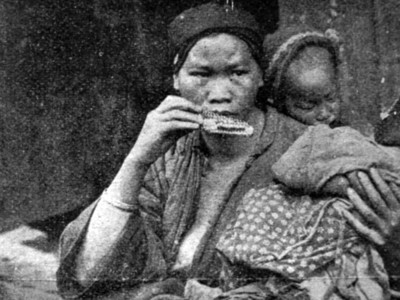 Селянка з двома дітьми, Китай, 1930-ті рр. (фото С. Яблонської)