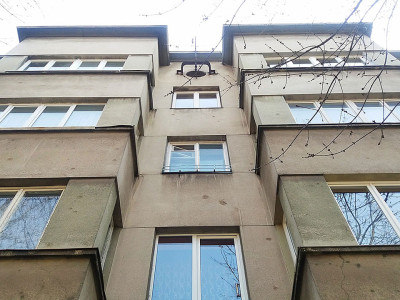 Львів, вул. Дорошенка 49. Житловий будинок.