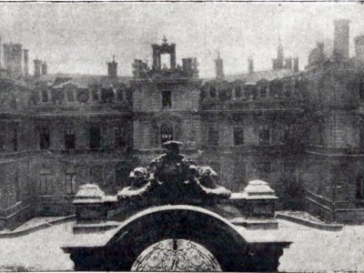 Палац Потоцьких після пожежі внаслідок авіакатастрофи. Фото 1919 року