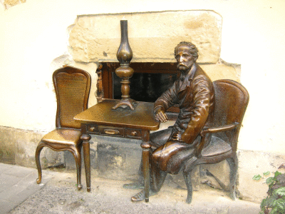 Фрагмент пам'ятника Я. Зегу та І. Лукасевичу. На зображеній частині - Я. Зег.