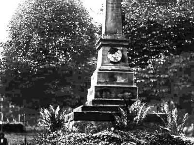 Обеліск Т.Віснєвського на Горі Страт. Фото першої пол. XX ст.