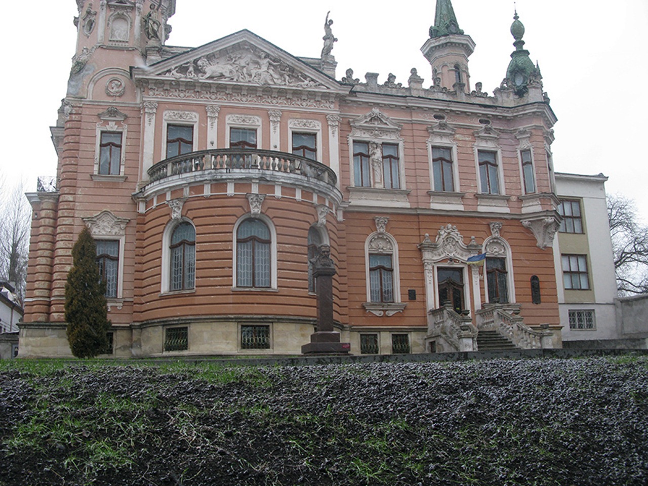 Палац Дуніковських на Драгоманова, 42