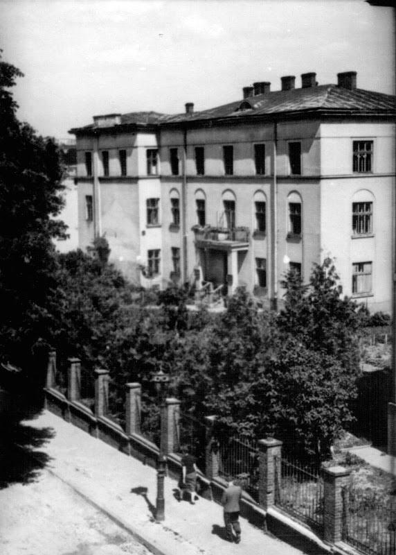 вул. Длуґоша, 17 (тепер Кирила і Мефодія, 17)