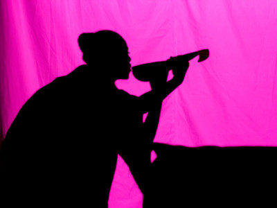 Сцена з вистави дитячого зразкового театру-студії «Чарівна Скринька» за мотивами історії Льюїса Керолла «Аліса у країні Чудес»