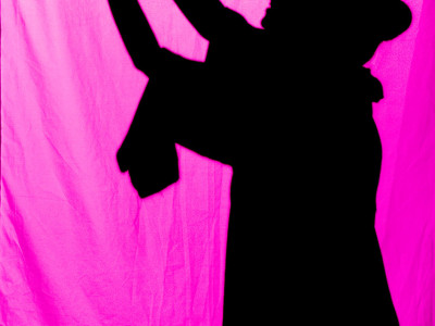 Сцена з вистави дитячого зразкового театру-студії «Чарівна Скринька» за мотивами історії Льюїса Керолла «Аліса у країні Чудес»