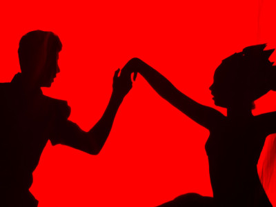 Сцена з вистави дитячого зразкового театру-студії «Чарівна Скринька» за мотивами історії Льюїса Керолла «Аліса у країні Чудес»