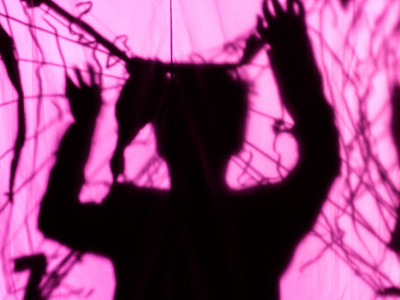 Сцена з вистави дитячого зразкового театру-студії «Чарівна Скринька» за мотивами історії Льюїса Керолла «Аліса у країні Чудес»