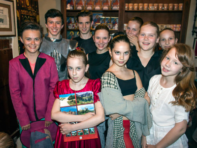 Актори дитячого зразкового театру-студії «Чарівна Скринька»