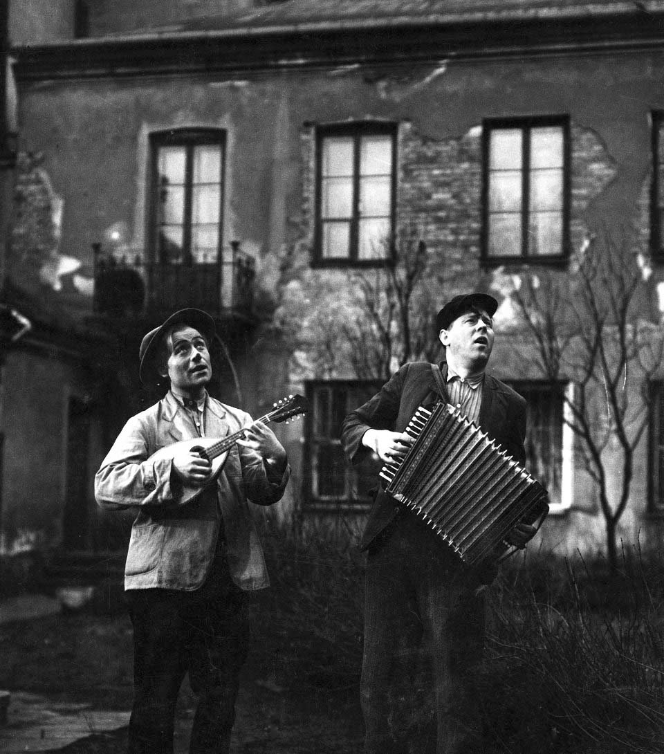 Кадр з кінофільму «Тільки у Львові»