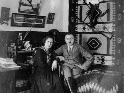 Подружжя Микола і Євгенія Сеньковські, друга пол. 1930-х рр. (Зеленчук І., Зеленчук Я. Українознавча реконструкція біографії видатної гуцульської співачки Марії Кречунєк (Чукутихи) // Українознавство. – 2012. – № 3. – С. 200–204)