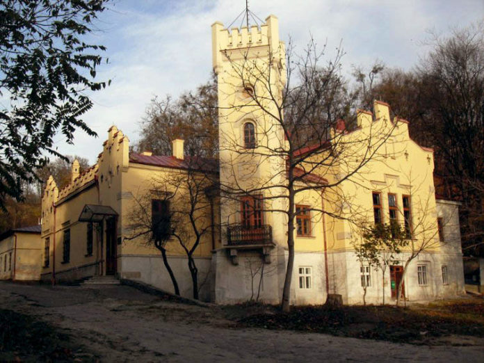 Сучасний вигляд будинку Куркового товариства. Зараз тут – музей визвольної боротьби України Сучасний вигляд будинку Куркового товариства. Зараз тут – музей визвольної боротьби України