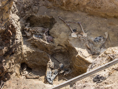 Масові людські захоронення у подвір’ї Національного музею-меморіалу «Тюрма на Лонцького»