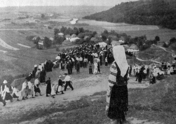 Юліан Дорош. Вид на розкопки й околицю Крилоса, 1936 р. (Наша Батьківщина. – 1937. – Ч. 1)