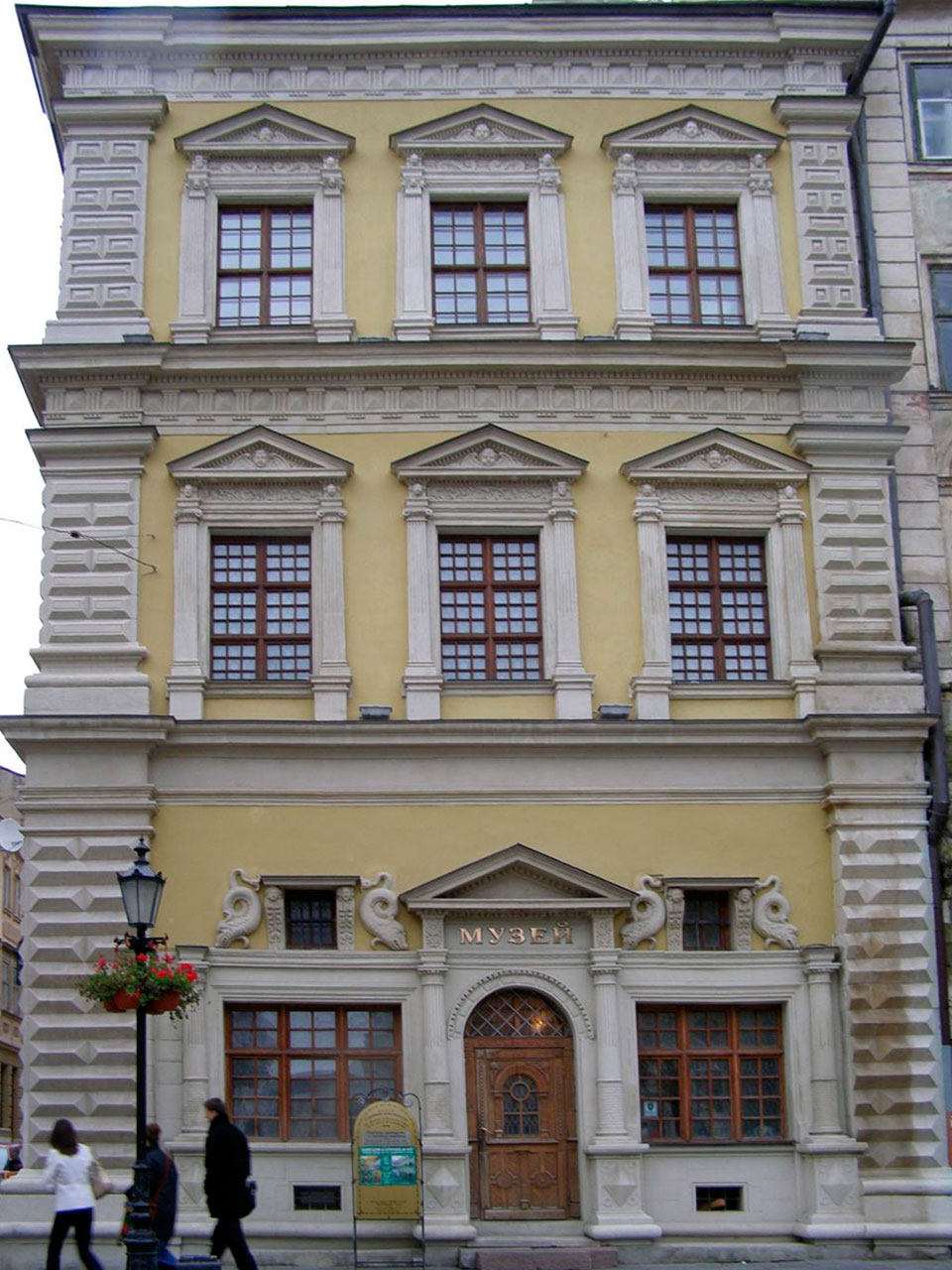 Палац Бандінеллі на площі Ринок у Львові