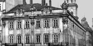 Будівля на площі Ринок №10 – давній палац Любомирських. Тут розташувалися українські товариства та установи: «Боян», «Просвіта», «Руська Бесіда», «Клуб русинок»