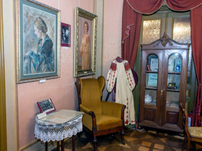 Експозиція виставки "Cкарби Соломіїного Дому"