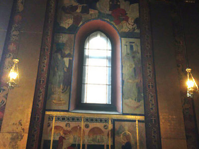 Розписи навколо вікна, де знаходився вітраж «Дерево Ессея», осінь 2016 року, фото Ольги Коханевич