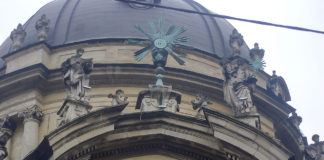 Церква Пресвятої Євхаристії (Домініканський костел). Напис при вході гласить "Soli Deo honor et gloria" ("Єдиному Богу честь і хвала"), Львів.Фото: Остап Лещук