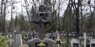 Пам'ятник Богдану Ігору Антоничу на його могилі. Фото: Ксенія Янко