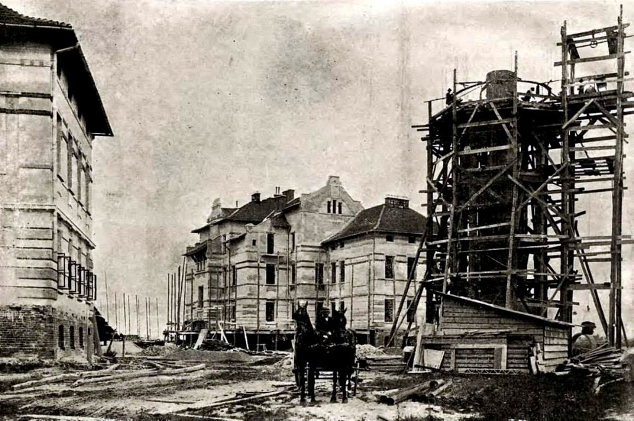 Розбудова лікарні на Кульпаркові у 1905 році