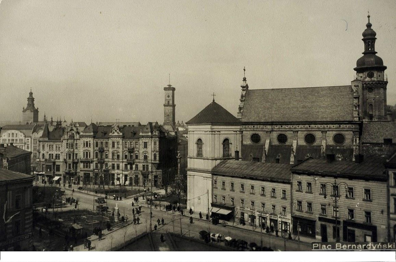 Площа Бернардинська (сучасна Соборна). Фото першої третини ХХ ст.