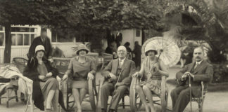 Курорт Трускавець. Творча богема: піаніст і композитор А. Михайловський (в центрі), збоку від від нього адвокат Федорович з дружиною, драматична акторка І. Древська та співачка М. Богуцька, 1929 рік