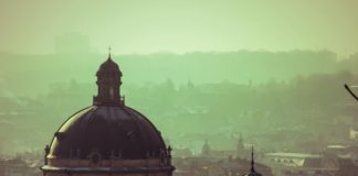 Силует Домініканського собору (вигляд із Замкової гори)