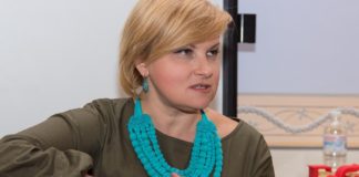 Марічка Бурмака, Львів, бібліотека