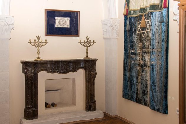 Експозиція виставки &laquo;Раритети єврейської спадщини&raquo;