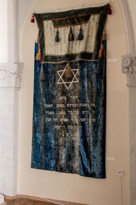 Експозиція виставки &laquo;Раритети єврейської спадщини&raquo;