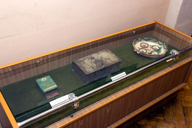 Експозиція виставки &laquo;Раритети єврейської спадщини&raquo;