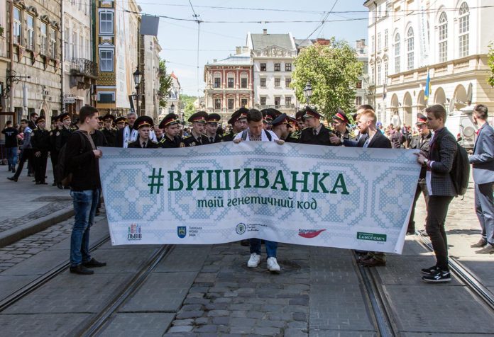 У Львові пройшов парад вишиванок У Львові пройшов парад вишиванок