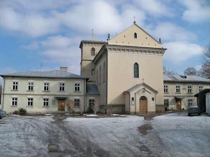 Храм та шпиталь Святого Лазаря у Львові. Фото 2015 року Храм та шпиталь Святого Лазаря у Львові. Фото 2015 року