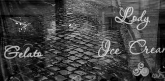 Експозиція фотовиставки "#львів #бруківка #бандери"