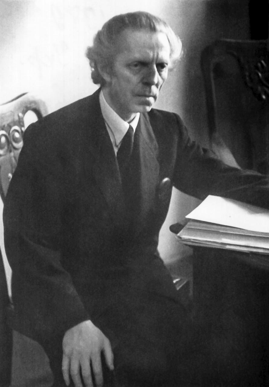 Василь Барвінський (1888-1963) – композитор, піаніст, педагог, музичний критик, у 1932 році – директор Вищого музичного інституту ім. Миколи Лисенка у Львові.