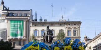 Квіти Грушевському з нагоди 151-ої річниці від дня народження поклали у Львові