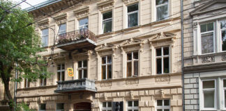 Дім Соломії Крушельницької у Львові, тепер – житловий будинок (І і ІІІ поверхи) і Музично-меморіальний музей співачки (ІІ поверх)