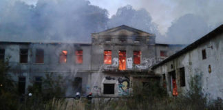 У Львові горів закинутий завод