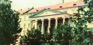 Площа перед Театром імені Марії Заньковецької, де колись стояв Низький замок. Поштівка 1964 року