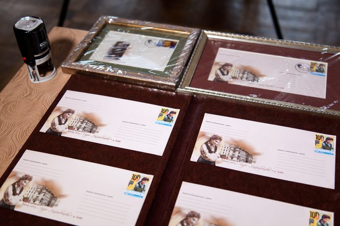 В театрі імені Марії Заньковецької відбулося спецпогашення ювілейної поштової марки