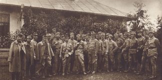 Українські Січові Стрільці. Полковник Гринько Коссак зі старишнами полку. 22 вересня 1915 року. Поштівка з колекції Юрія Завербного