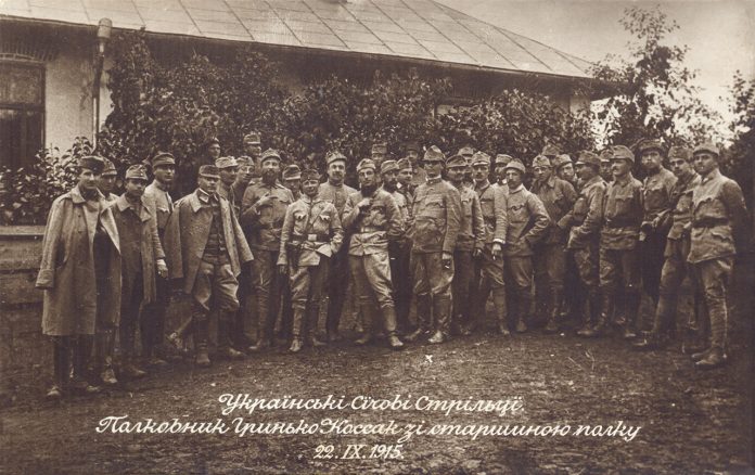 Українські Січові Стрільці. Полковник Гринько Коссак зі старишнами полку. 22 вересня 1915 року. Поштівка з колекції Юрія Завербного