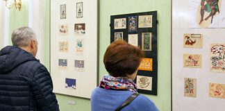 Унікальні поштівки запрошують на виставку "Pour féliciter"